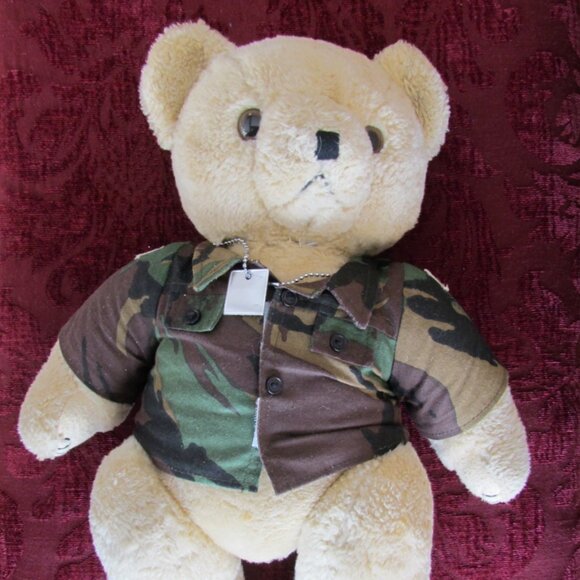 17" TEDDY BEAR that SITS, ARMS MOVE, WEARS CAMO & DOGTAGS, VINTAGE OLD-FASHIONED - Picture 2 of 5
